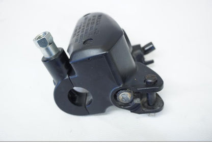 Baksidan på Bromshuvudcylinder från en Kawasaki Z 800 -2013 motorcykel.