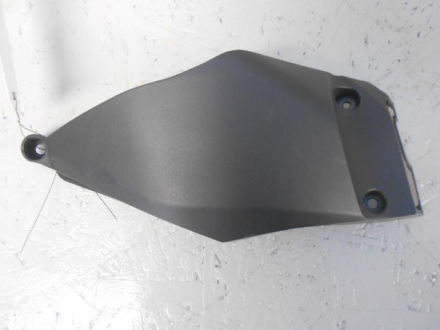 Framsidan på Luftintag från en Ducati Streetfighter 1098 -2010 motorcykel.