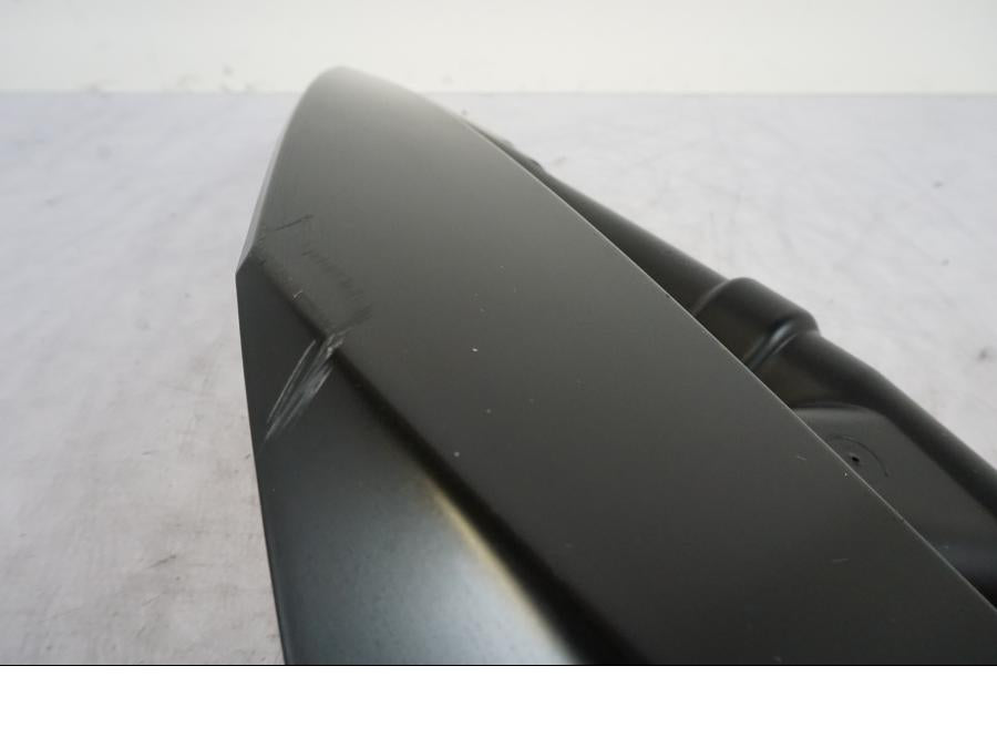 Vänster sida på Bakvinge från en KTM 990 Super Duke -2006 motorcykel.