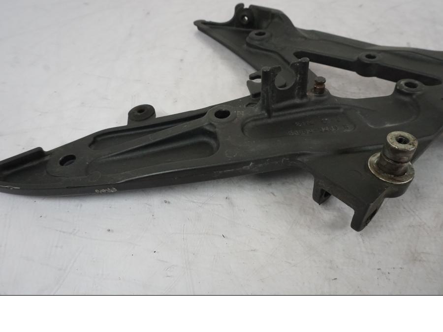 Extrabild3 på Fotpinnefäste från en Kawasaki ER-6N -2008 motorcykel.