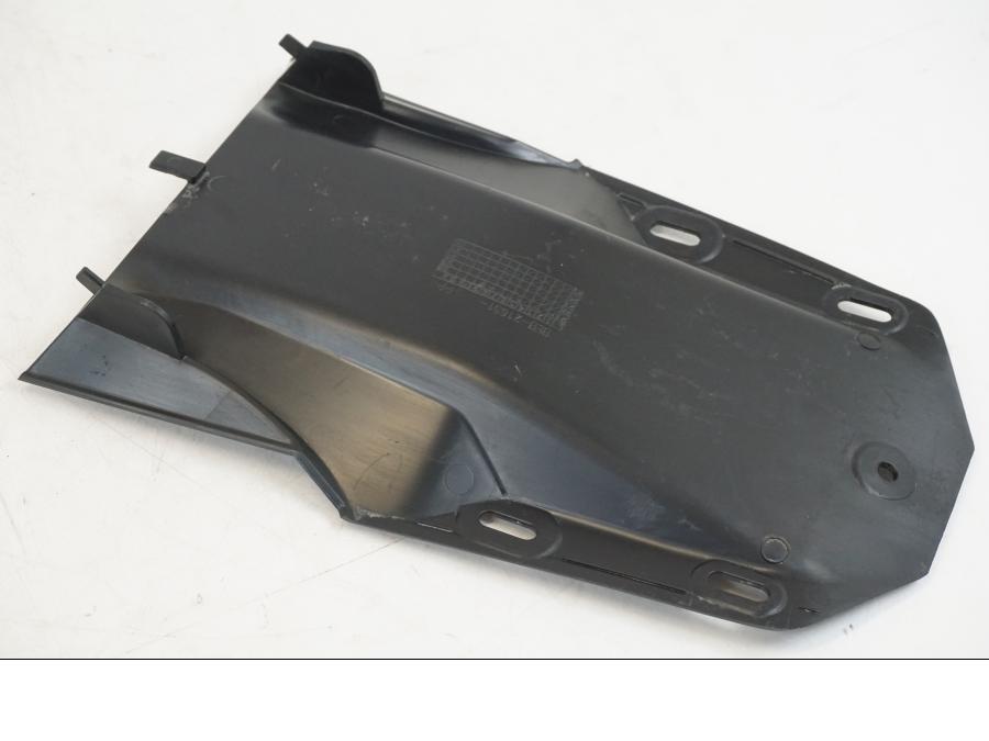 Vänster sida på Undertail från en Yamaha YZF R7 -2022 motorcykel.