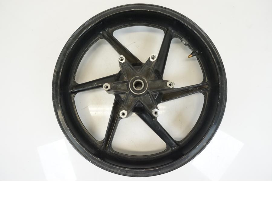 Framsidan på Fälg från en Honda CB 750 -2002 motorcykel.