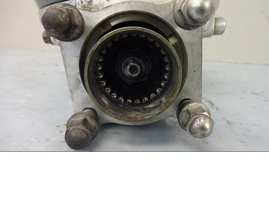 Vänster sida på Slutväxel från en Yamaha FJR 1300 -2003 motorcykel.