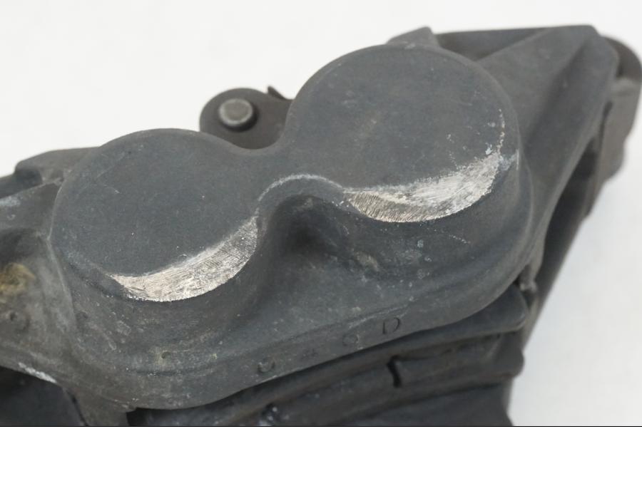 Snett uppifrån på Bromsok från en Yamaha XT 1200 A -2010 motorcykel.