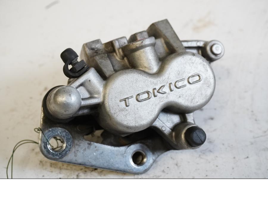 Framsidan på Bromsok från en Kawasaki VN 1500 Classic Tourer -2000 motorcykel.