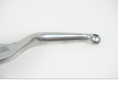 Snett uppifrån på Bromsgrepp från en Kawasaki VN 1700 Classic Tourer -2010 motorcykel.