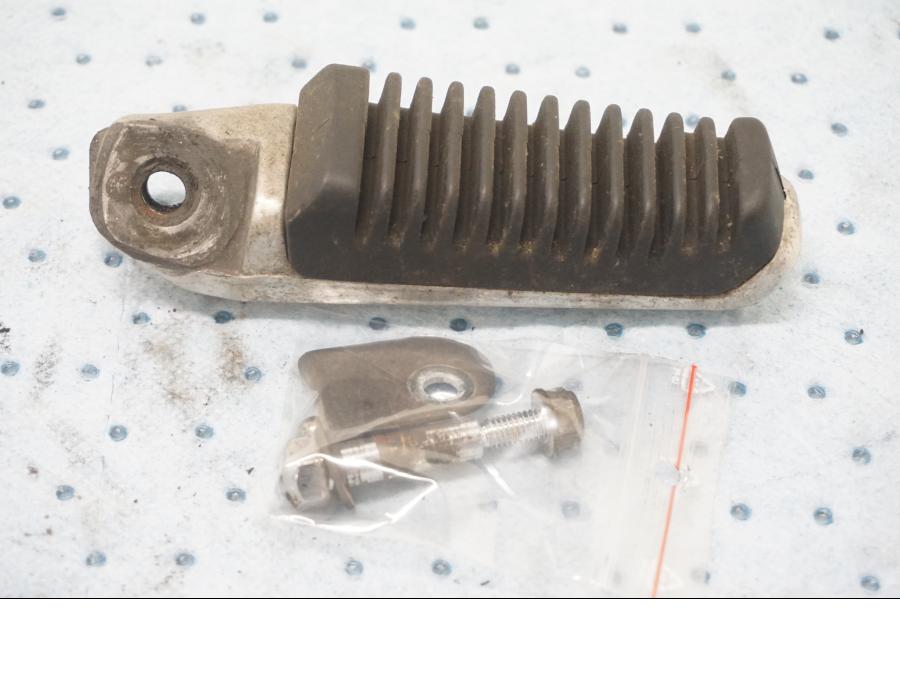 Framsidan på Fotpinne från en Suzuki GSX 550 -1985 motorcykel.