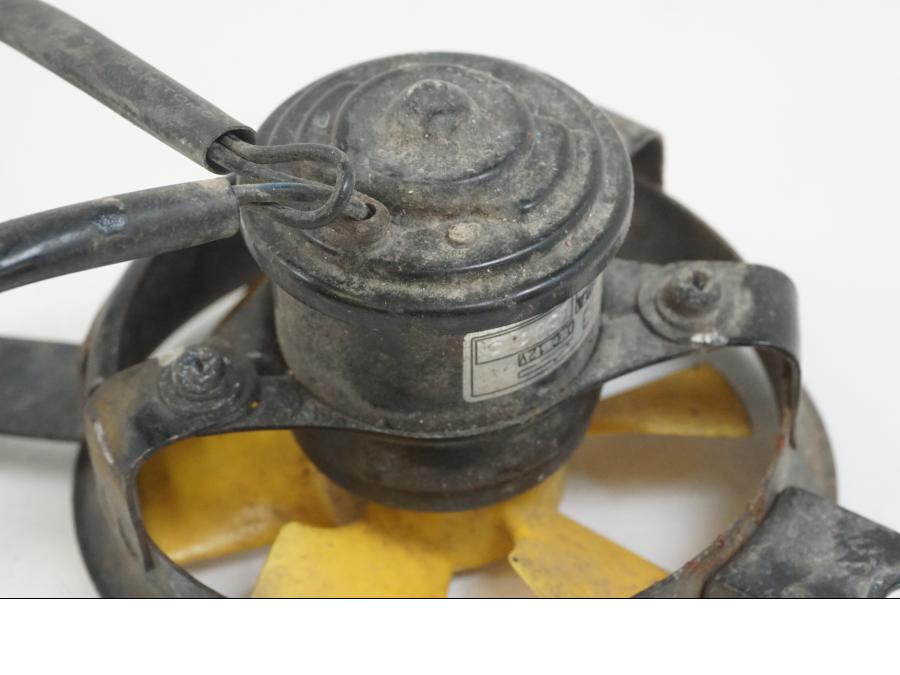 Snett nerifrån på Vattenkylfläkt från en Honda CBR 125 R -2006 motorcykel.