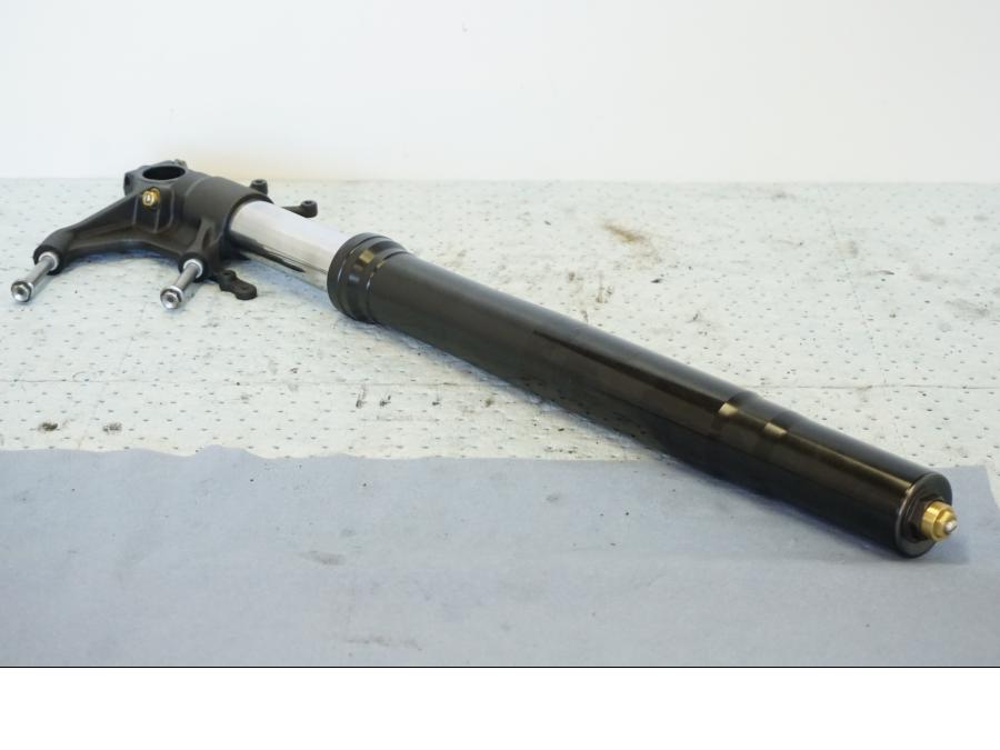 Framsidan på Gaffelben från en Suzuki GSX 1300 BK -2008 motorcykel.