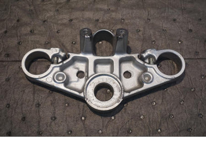 Baksidan på Gaffelkrona från en Honda NSR 125 -1998 motorcykel.