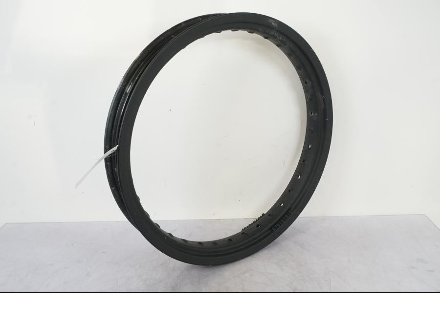 Framsidan på Fälg från en KTM 1290 Super Adventure R -2018 motorcykel.