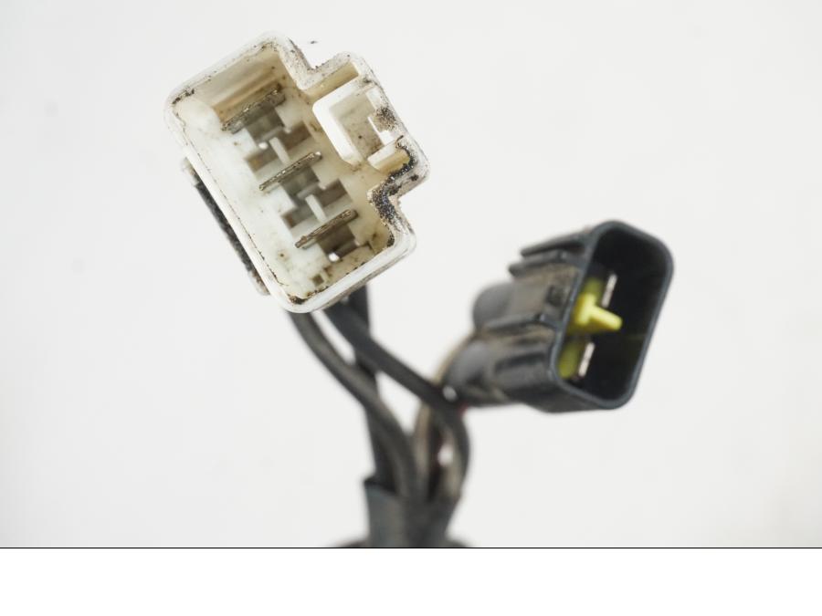 Höger sida på Likriktare från en Suzuki VZR 1800 -2009 motorcykel.