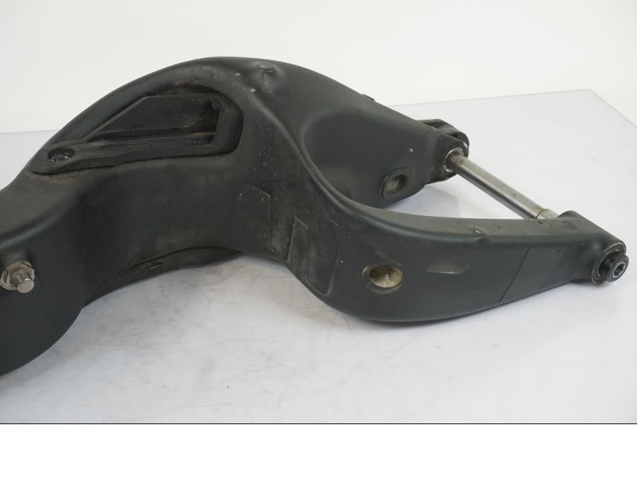 Extrabild1 på Sving från en KTM 1290 Super Duke R -2018 motorcykel.