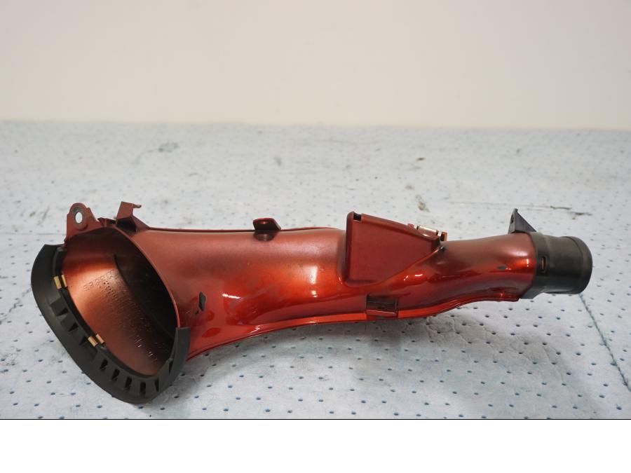 Vänster sida på Luftrör från en Yamaha YZF 1000 R1 -2006 motorcykel.