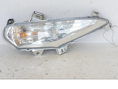 Framsidan på Blinkers från en Honda SH 300 A -2011 scooter.