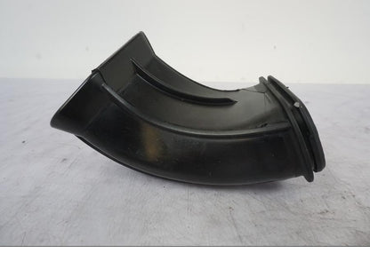 Vänster sida på Luftrör från en KTM 1290 Super Duke R -2023 motorcykel.