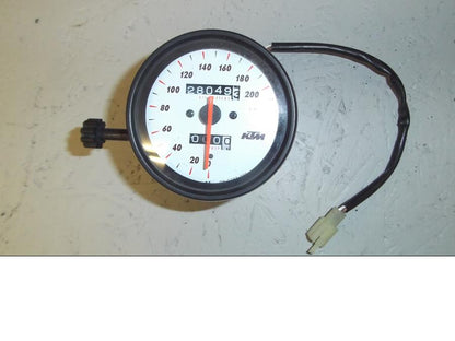 Framsidan på Hastighetsmätare från en KTM 640 Duke -2002 motorcykel.