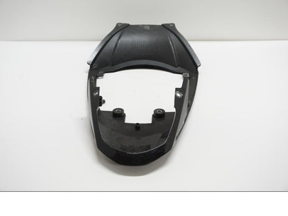 Snett nerifrån på Bakvinge från en Suzuki GSX-R 1000 -2007 motorcykel.