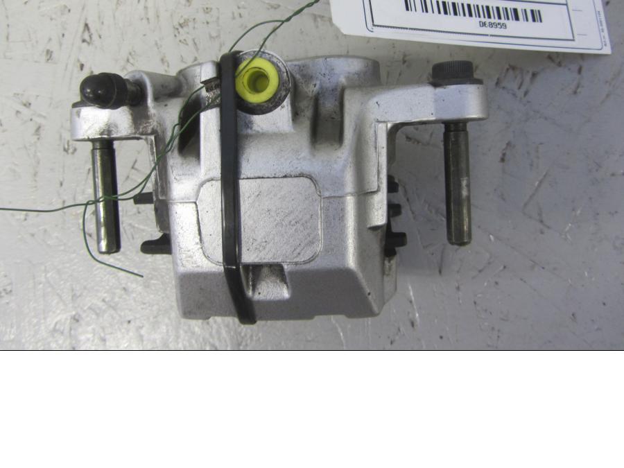 Framsidan på Bromsok från en Yamaha XVS 1100 -2002 motorcykel.