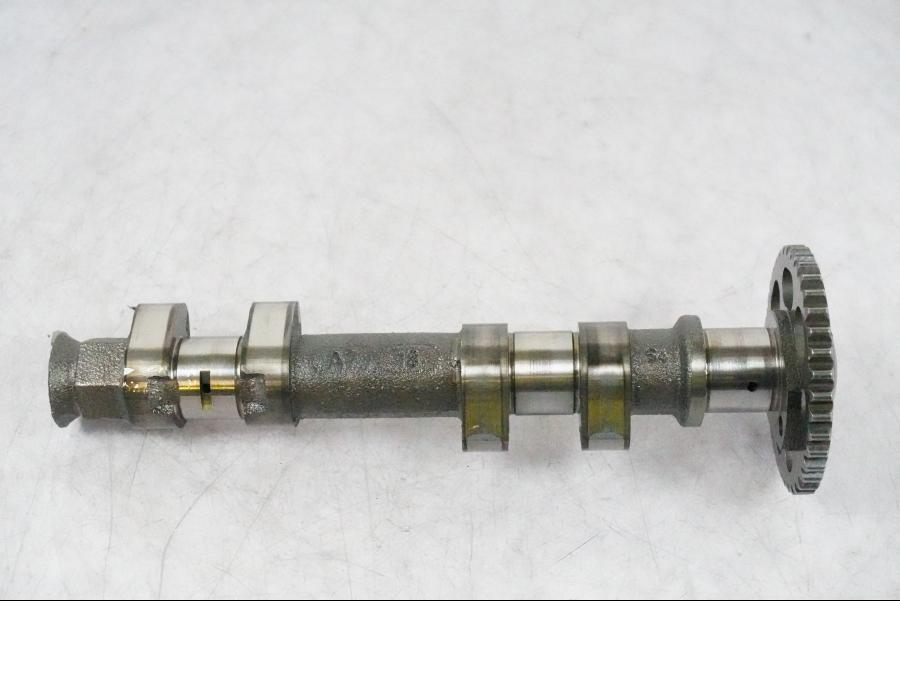 Framsidan på Kamaxel från en BMW F 800 GS -2009 motorcykel.