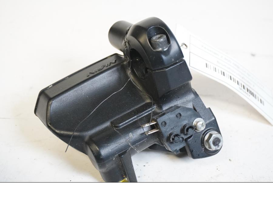 Höger sida på Bromshuvudcylinder från en Kawasaki Z 800 -2014 motorcykel.