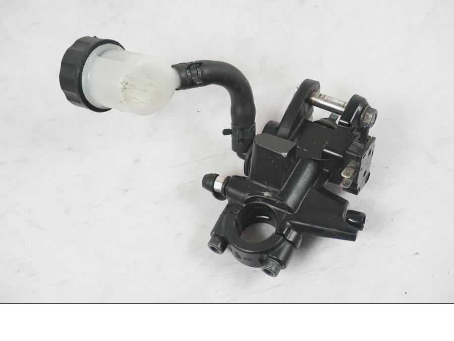 Framsidan på Kopplingshuvudcylinder från en Kawasaki ZZ-R 1400 -2009 motorcykel.