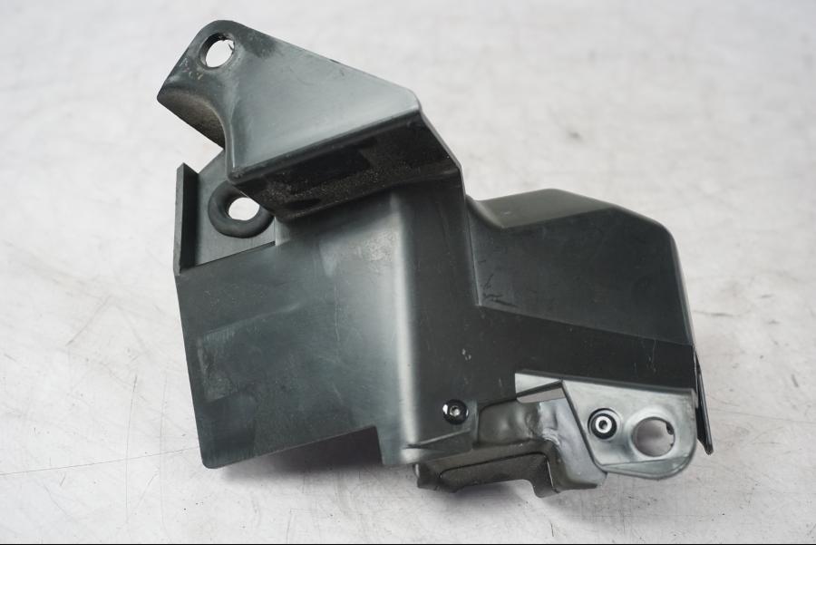 Höger sida på Verktyg från en Honda VT 600 C -1998 motorcykel.