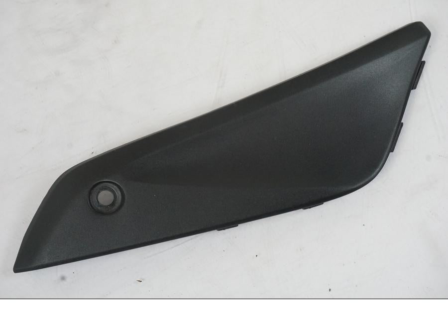 Framsidan på Tankkåpa från en Honda CBR 1000 RR -2007 motorcykel.