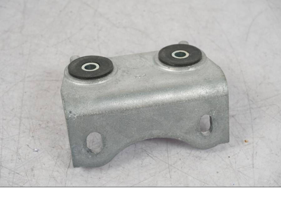 Vänster sida på Bensintankfäste från en Yamaha MT-09 SP -2018 motorcykel.