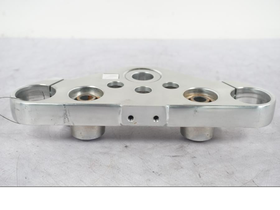 Snett uppifrån på Gaffelkrona från en Honda VT 600 C -1998 motorcykel.