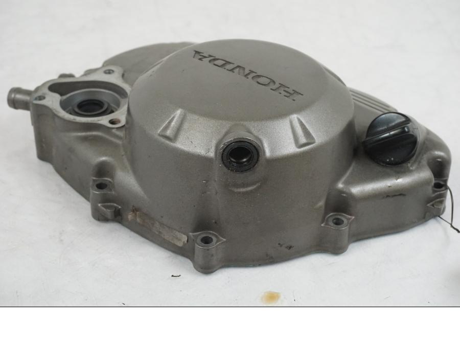 Vänster sida på Kopplingskåpa från en Honda CBR 125 R -2006 motorcykel.