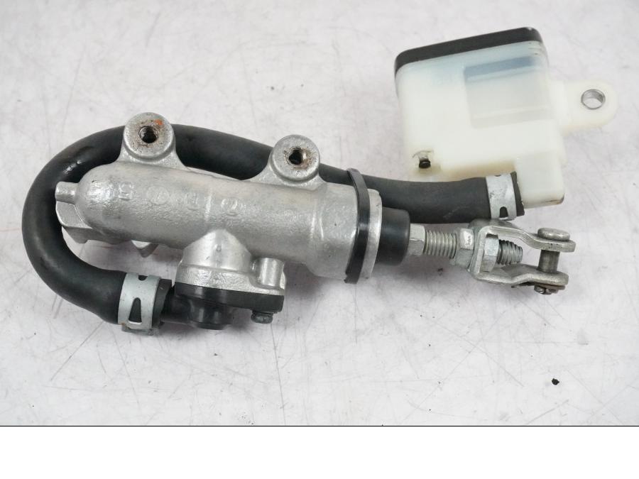 Framsidan på Bromshuvudcylinder från en Suzuki GSX-R 1000 -2008 motorcykel.