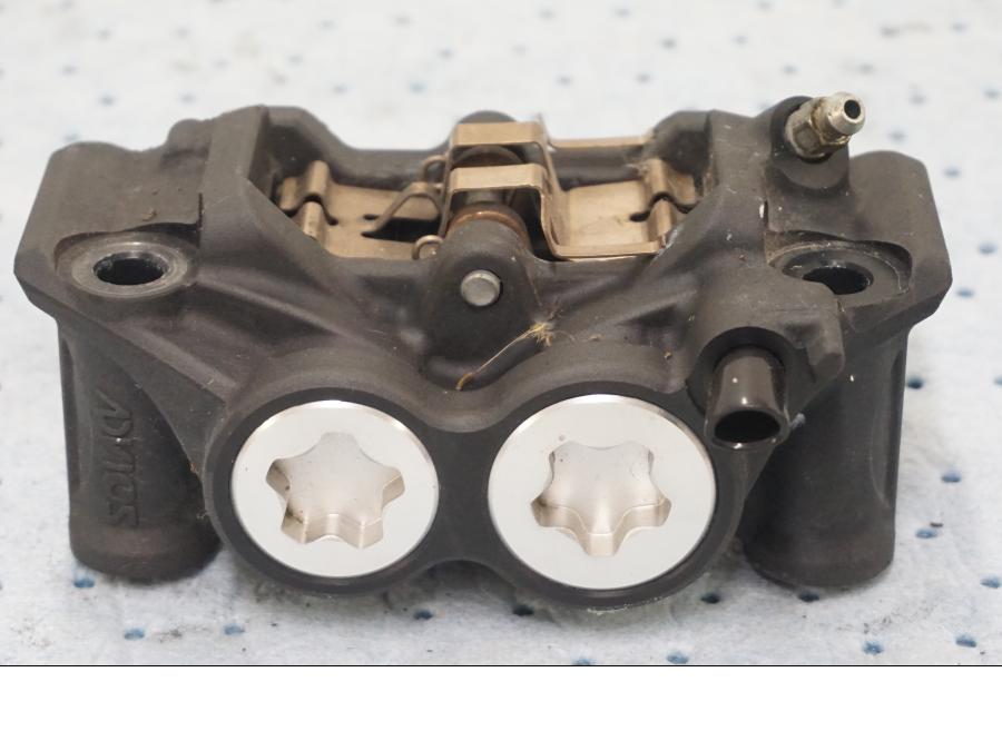 Framsidan på Bromsok från en Yamaha MT-09 Tracer -2019 motorcykel.