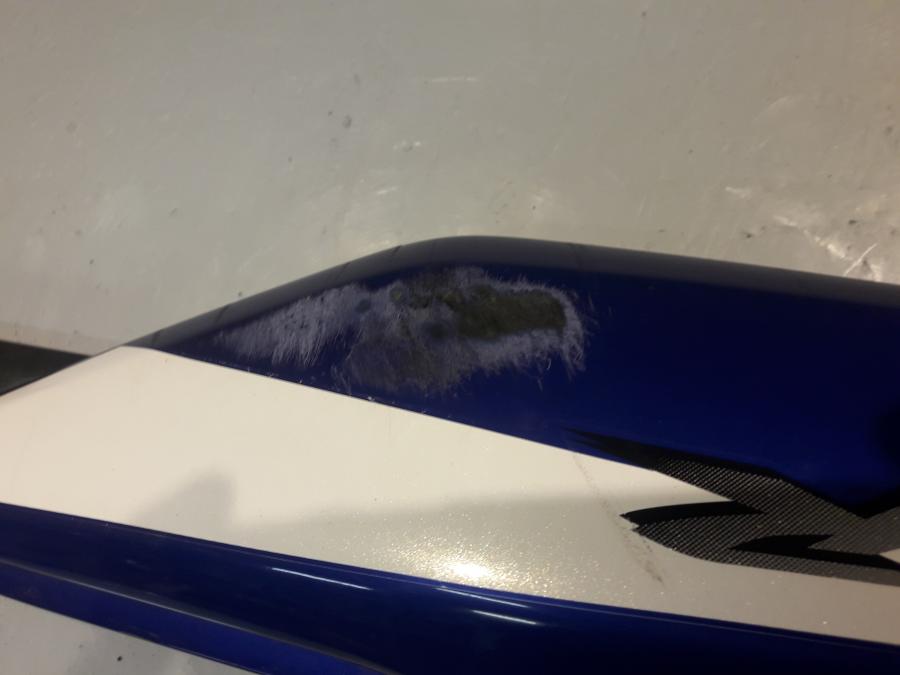 Höger sida på Bakvinge från en Honda CBR 125 R -2008 motorcykel.