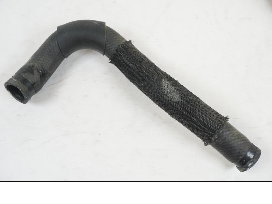 Vänster sida på Vattenkyl Slang Set från en Suzuki VZR 1800 -2009 motorcykel.