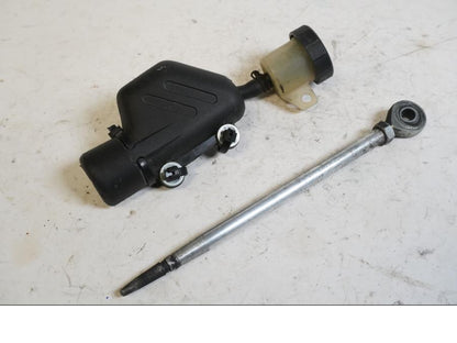 Framsidan på Bromshuvudcylinder från en KTM 640 LC4 -2002 motorcykel.