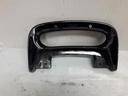 Baksidan på Passagerarhandtag från en Kawasaki ZZR 1100 -1990 motorcykel.