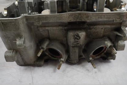 Vänster sida på Topplock från en Honda VFR 800 -2005 motorcykel.