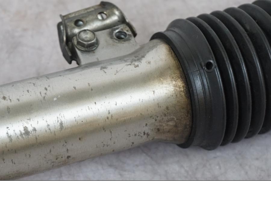 Snett uppifrån på Gaffelben från en Honda XL 125 R -1998 motorcykel.