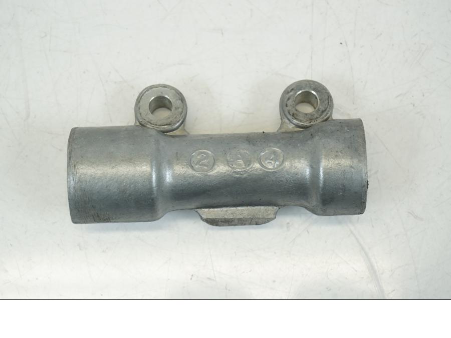 Framsidan på Bromsfördelare från en Honda CB 750 -2002 motorcykel.