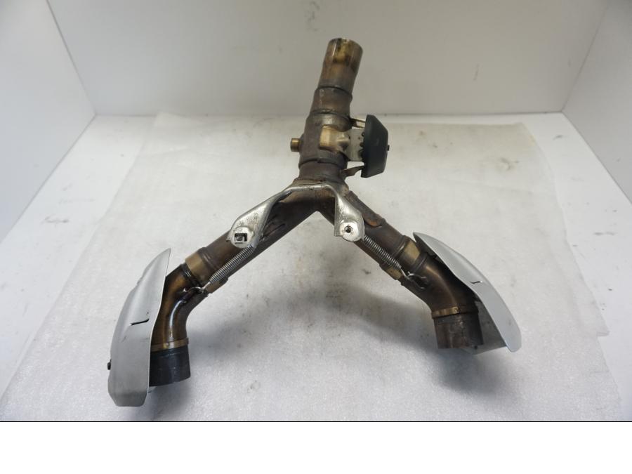 Baksidan på Grenrör från en Ducati Monster 796 -2013 motorcykel.