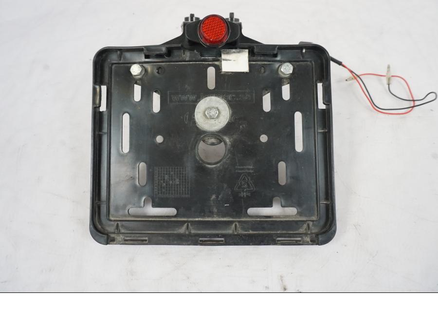 Baksidan på Skylthållare från en Kawasaki ER-6N -2012 motorcykel.