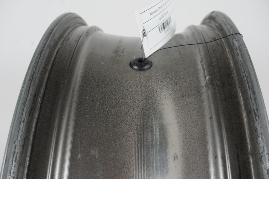 Extrabild6 på Fälg från en Kawasaki ZX-6R -2005 motorcykel.