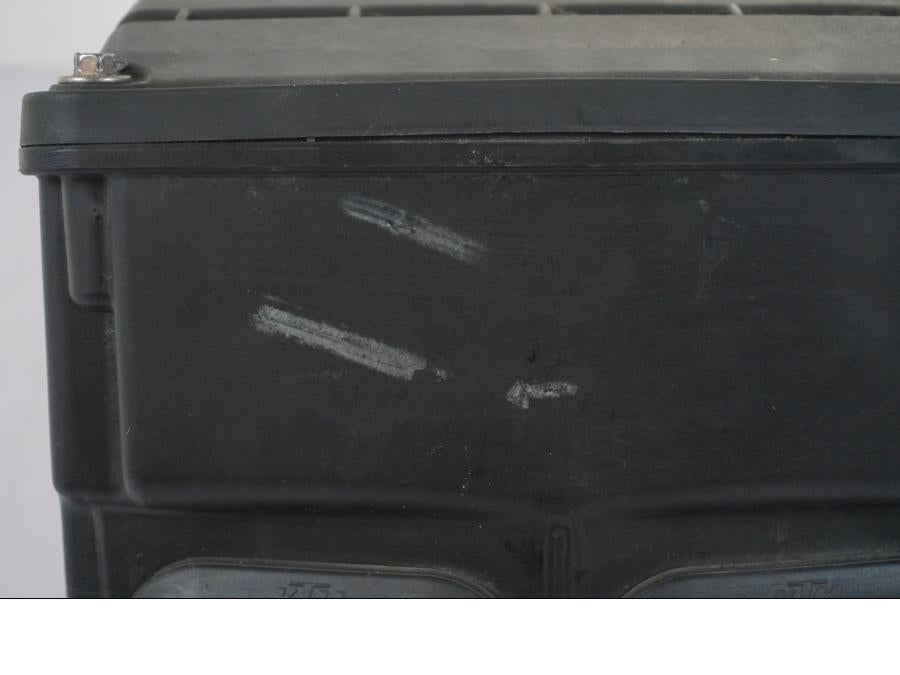 Höger sida på Luftburk från en KTM 1290 Super Duke R -2018 motorcykel.