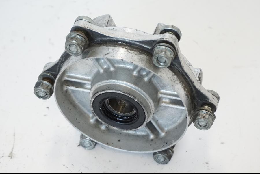 Vänster sida på Drevfäste från en Honda CBR 900 RR -2001 motorcykel.