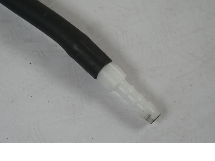 Snett uppifrån på Fuel Evap System från en KTM 1290 Super Duke R -2018 motorcykel.