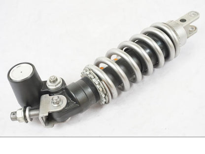 Snett nerifrån på Stötdämpare från en Kawasaki ZX-6R -2011 motorcykel.