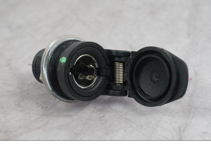 Höger sida på El uttag 12 V från en Ducati Multistrada V4 -2024 motorcykel.