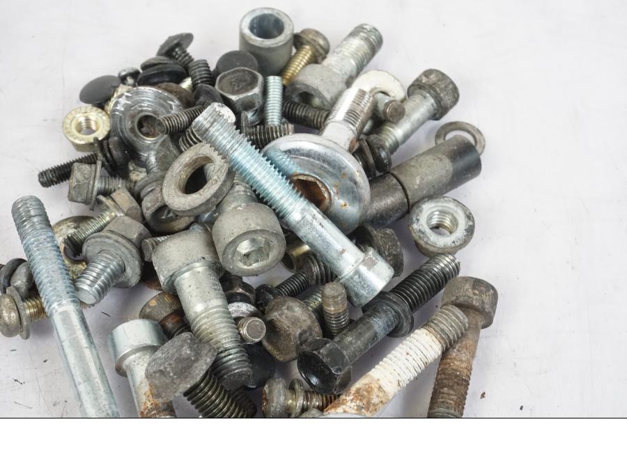 Höger sida på Skruv / Mutter etc från en Suzuki GSX 550 EF -1985 motorcykel.