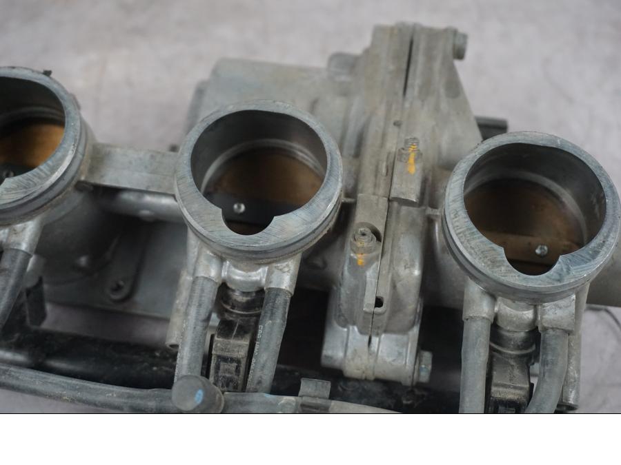 Extrabild2 på Spjällhus från en Triumph Tiger Explorer -2016 motorcykel.